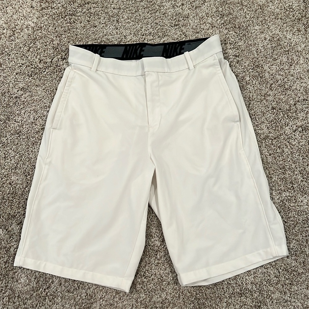 Nike white golf shorts waist 28, worn a couple times, perfect condition
